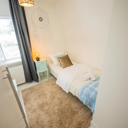 Vakantiehuis Fabulous 4 Bedroom - Ks10 *