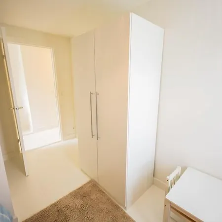 Holiday home Fabulous 4 Bedroom - Ks10 *