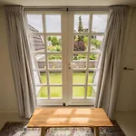Holiday home Fabulous 4 Bedroom - Ks10 *
